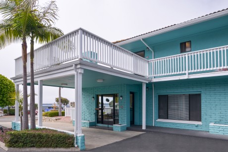 Bay View Inn - Entrance